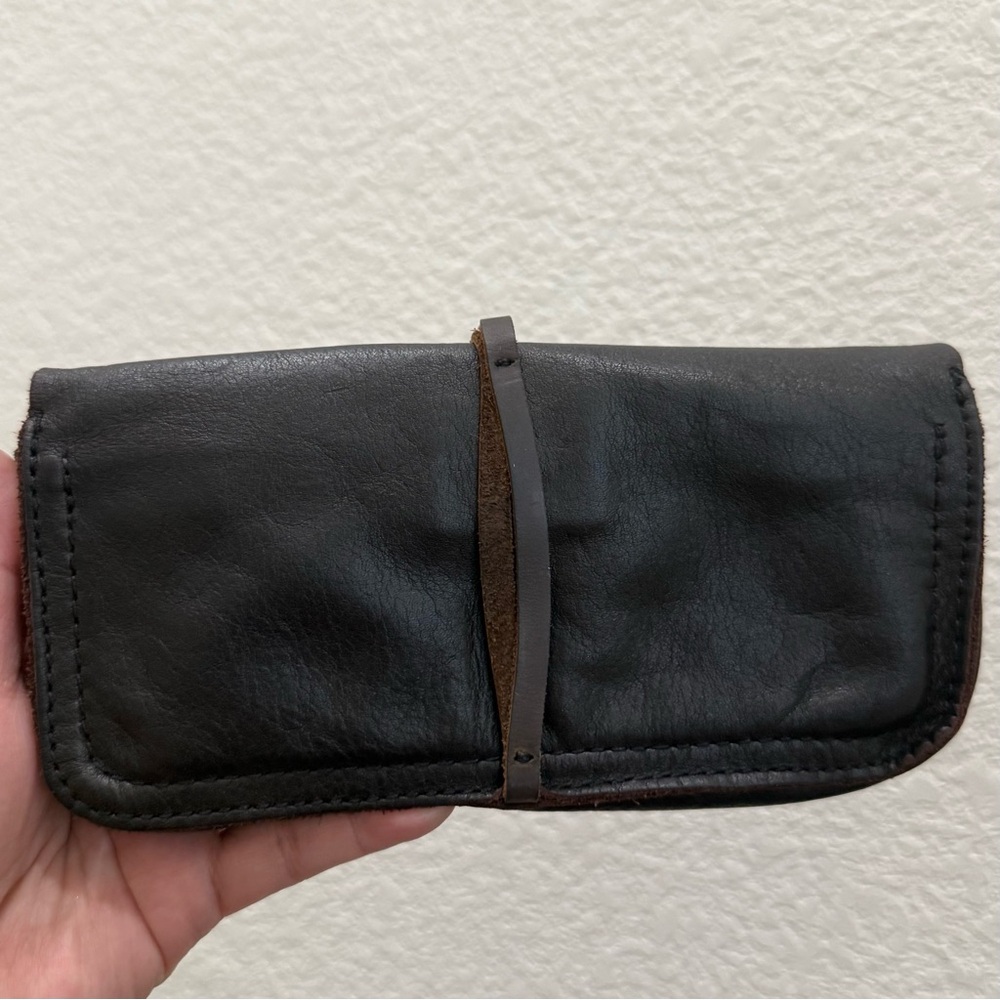 Handcrafted JO Dark Brown Leather with Brass-Wrapped Clasp Clutch/Crossbody Bag - Picture 8 of 15